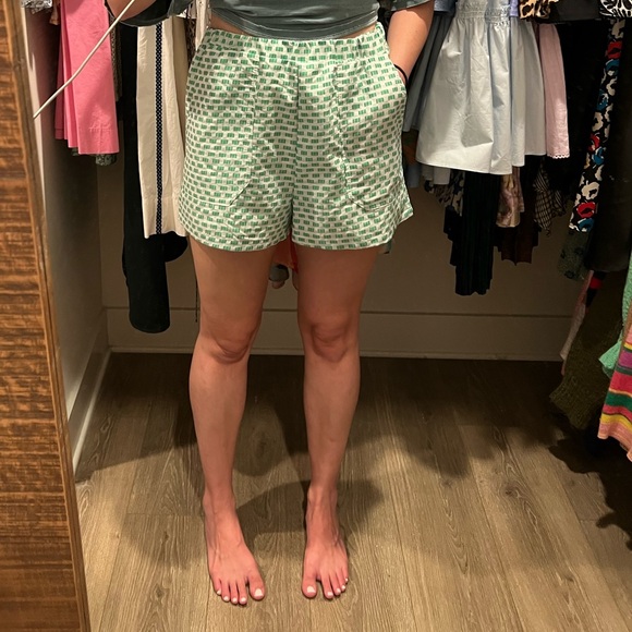 Green print shorts - Picture 6 of 6